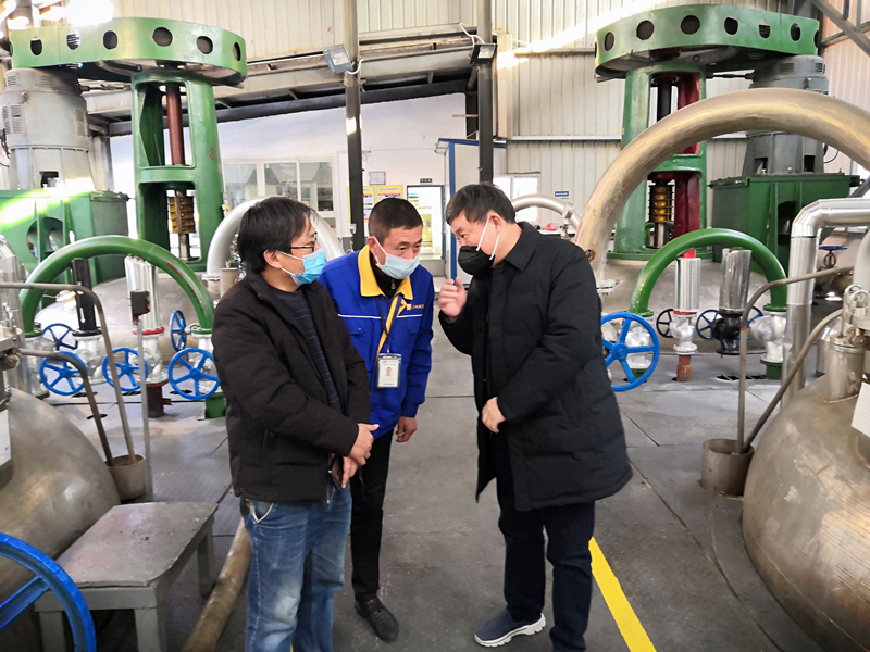 1586759389758063.jpg 1-1-疫情期李董慰问一分厂员工_副本.jpg